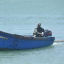 Visser komt de haven in van Essaouira
